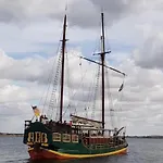 Hausboot Elandi * Bitterfeld-Wolfen