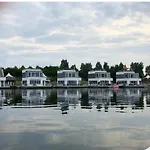 Hausboot Elandi * Bitterfeld-Wolfen