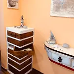 Hausboot Elandi Villa *