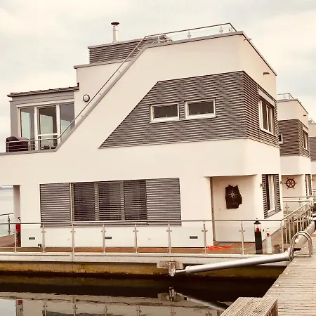 Villa Hausboot Elandi *