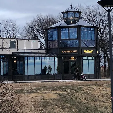 Hausboot Elandi Villa