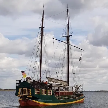 Hausboot Elandi * Bitterfeld-Wolfen