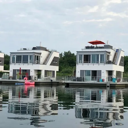 Hausboot Elandi Villa *
