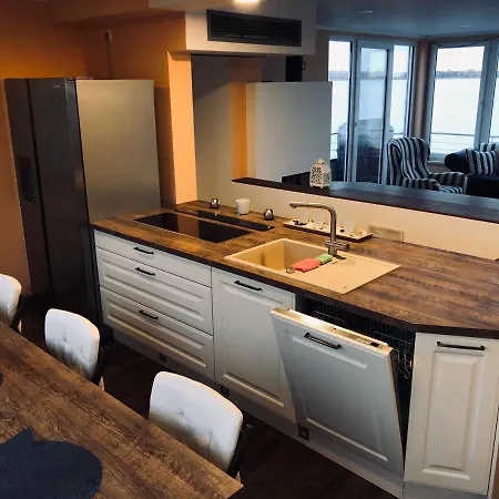 Hausboot Elandi Bitterfeld-Wolfen