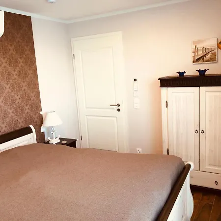 Hausboot Elandi * Bitterfeld-Wolfen