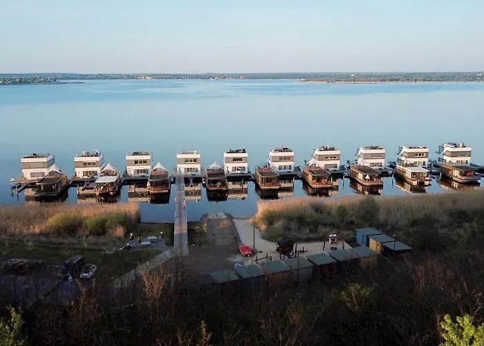 Hausboot Elandi Вилла Bitterfeld-Wolfen