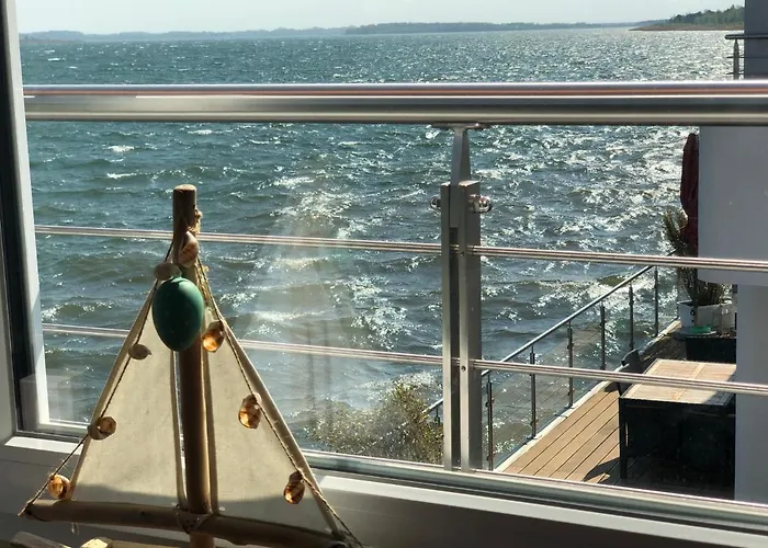 Hausboot Elandi * Bitterfeld-Wolfen