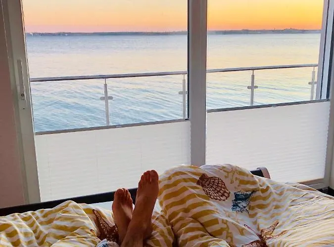 Hausboot Elandi Villa *