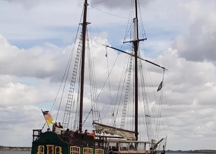 Hausboot Elandi * Bitterfeld-Wolfen