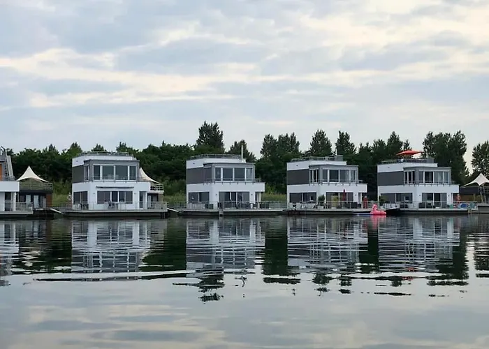 Hausboot Elandi * Bitterfeld-Wolfen