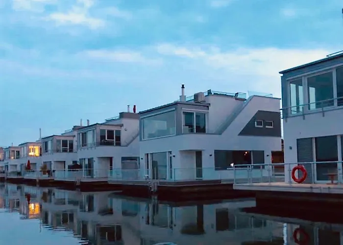 Hausboot Elandi Вилла