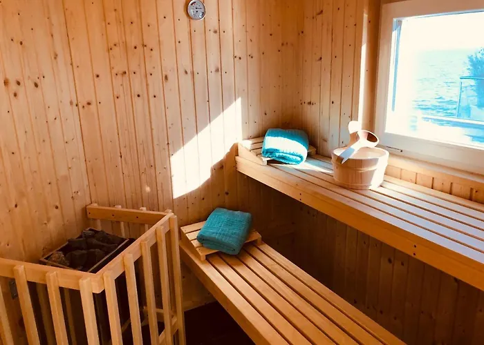 Hausboot Elandi Вилла Bitterfeld-Wolfen