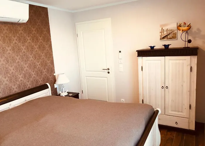 Hausboot Elandi * Bitterfeld-Wolfen